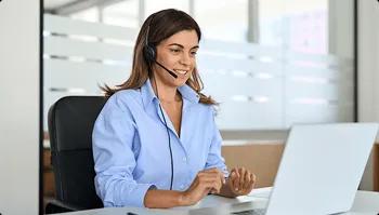 Dedicated advisor support for your shipment customer support advisor on headset providing dedicated shipping assistance