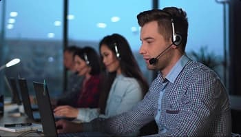 Dedicated advisors customer support team providing dedicated advisor assistance for shipments